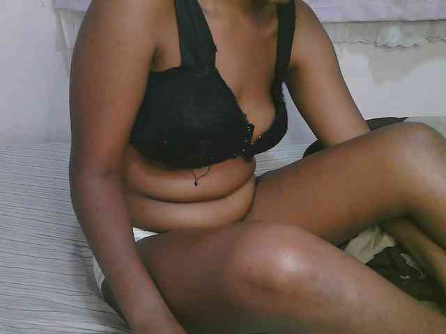 Cute-latasha webcam