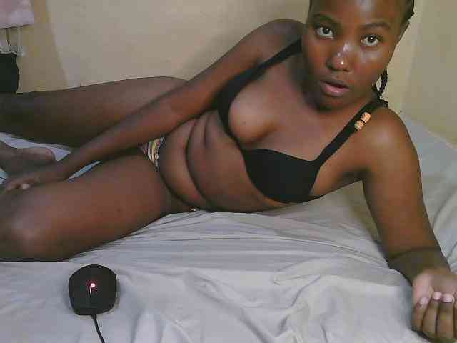Cute-latasha webcam