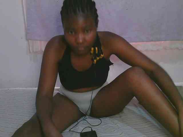 Cute-latasha webcam