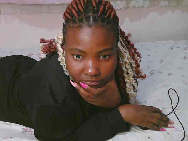 Cute-latasha webcam