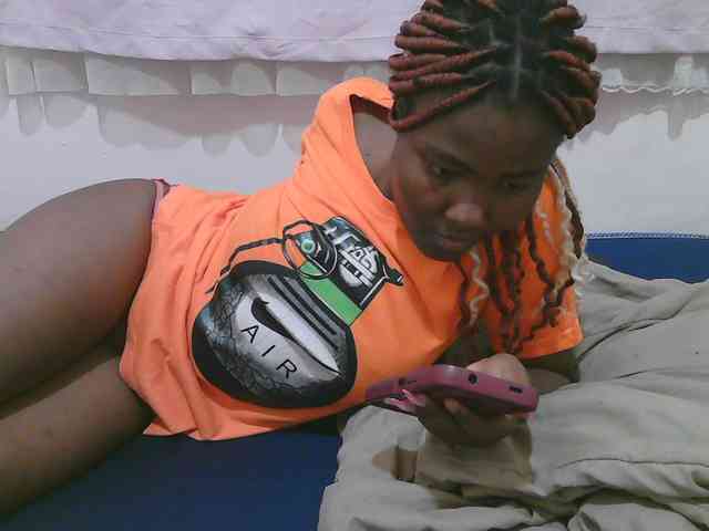 Cute-latasha webcam