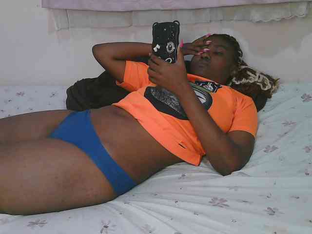 Cute-latasha webcam