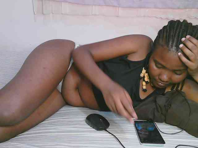 Cute-latasha webcam