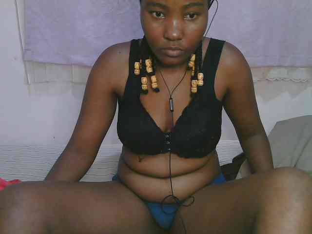 Cute-latasha webcam