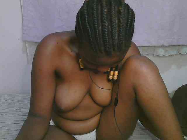 Cute-latasha webcam