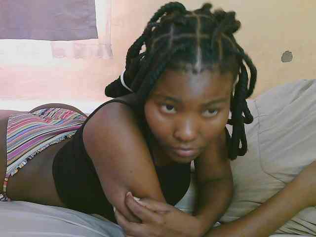Cute-latasha webcam