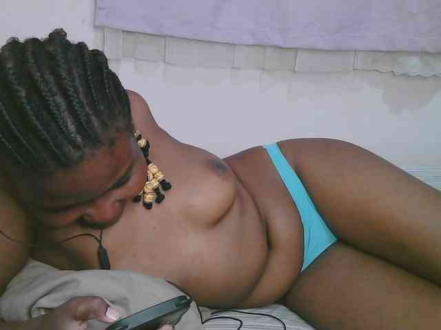 Cute-latasha webcam