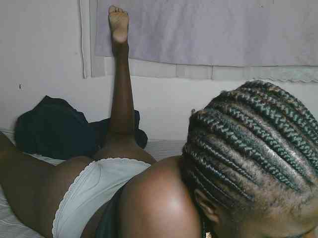Cute-latasha webcam