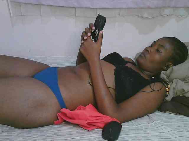 Cute-latasha webcam
