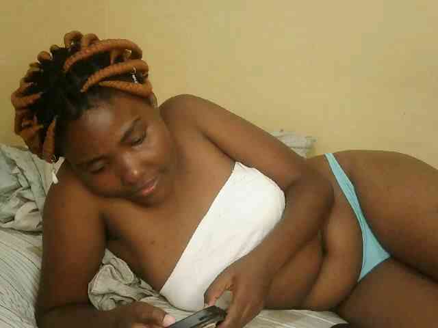Cute-latasha webcam