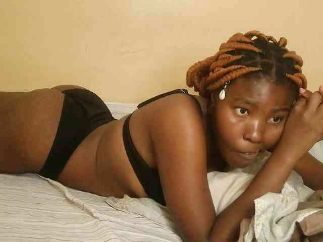 Cute-latasha webcam