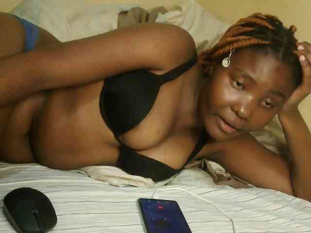 Cute-latasha webcam