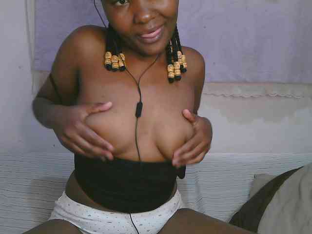 Cute-latasha webcam