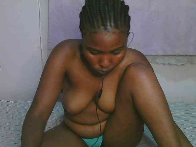 Cute-latasha webcam
