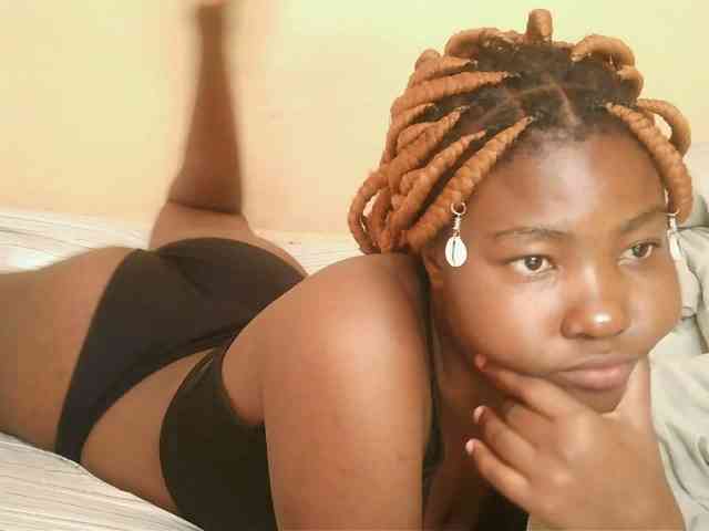 Cute-latasha webcam
