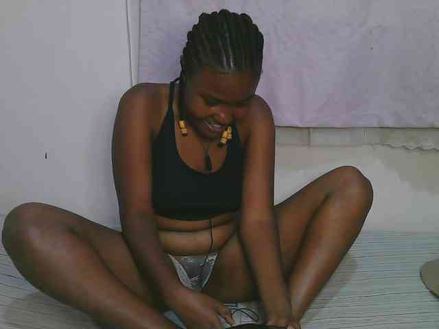 Cute-latasha webcam