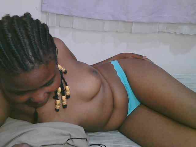 Cute-latasha webcam