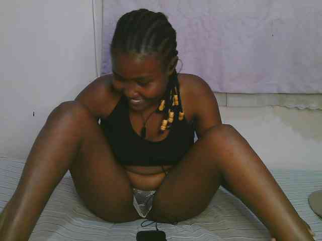 Cute-latasha webcam