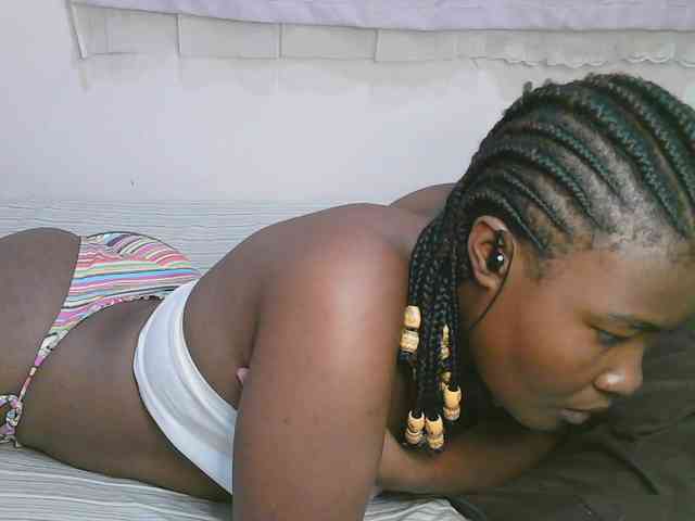 Cute-latasha webcam