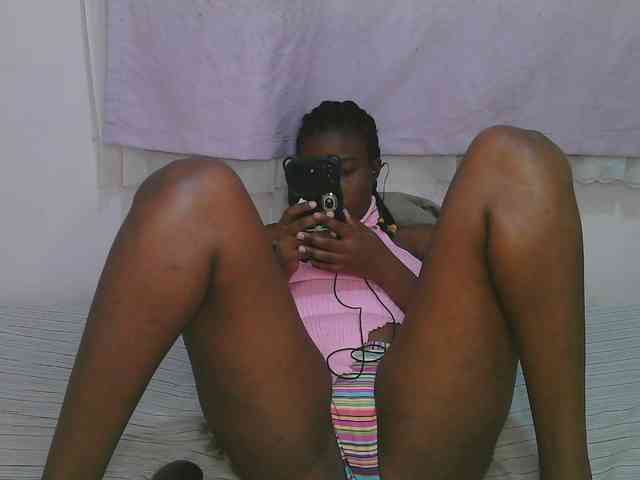 Cute-latasha webcam