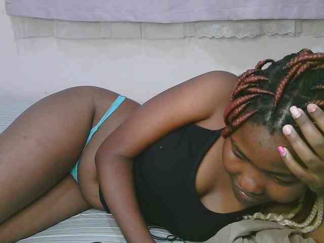 Cute-latasha webcam