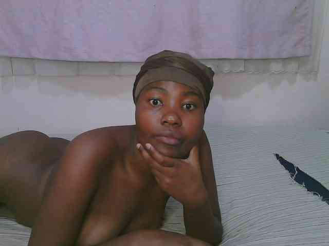 Cute-latasha webcam