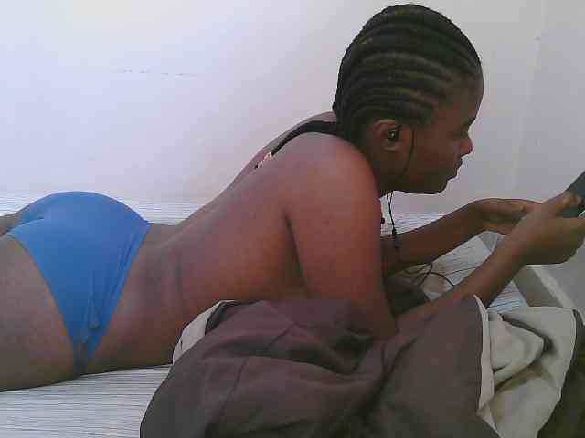 Cute-latasha webcam