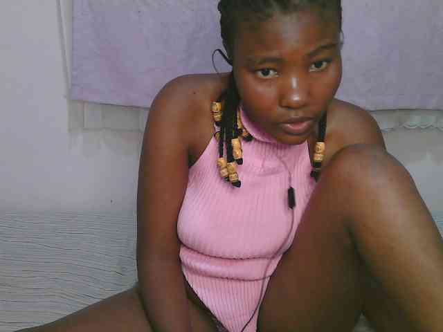 Cute-latasha webcam