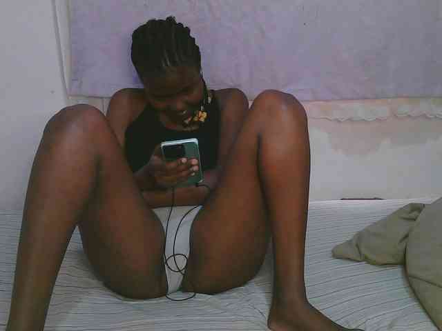 Cute-latasha webcam