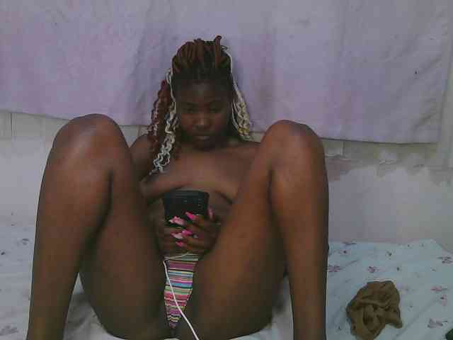 Cute-latasha webcam