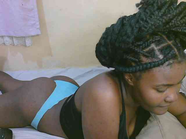 Cute-latasha webcam