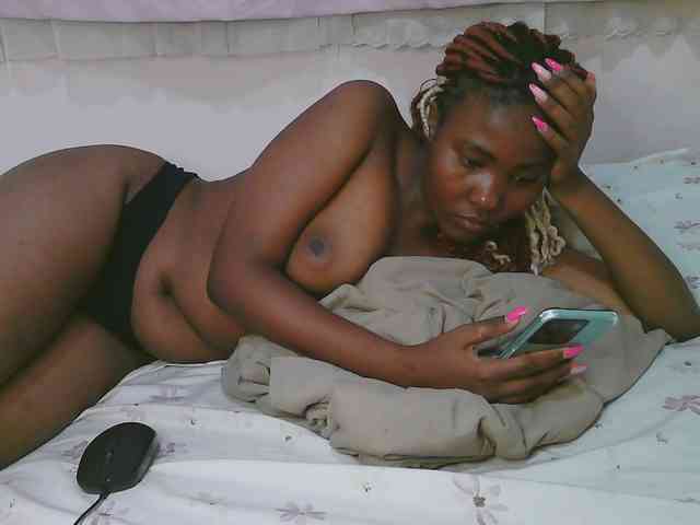Cute-latasha webcam