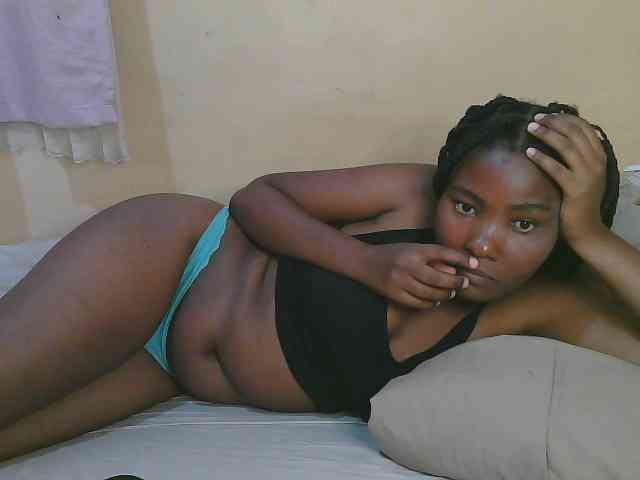 Cute-latasha webcam