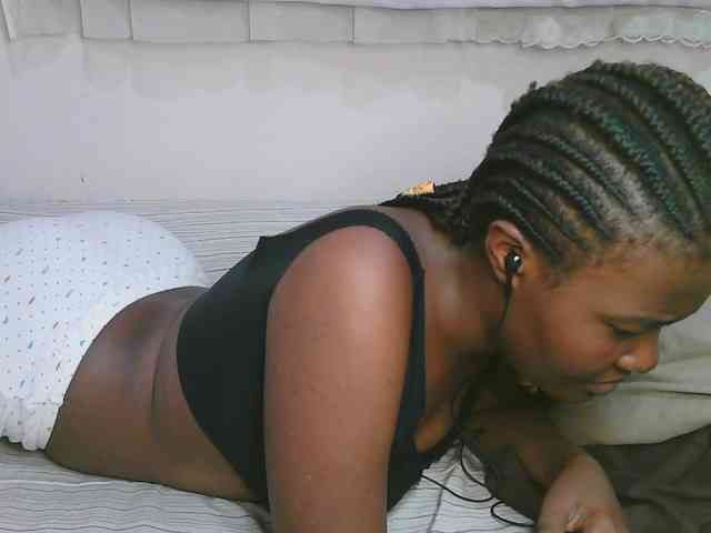 Cute-latasha webcam