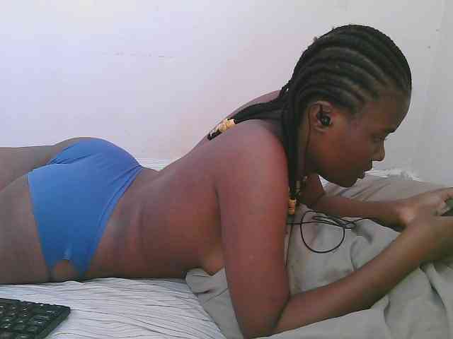 Cute-latasha webcam