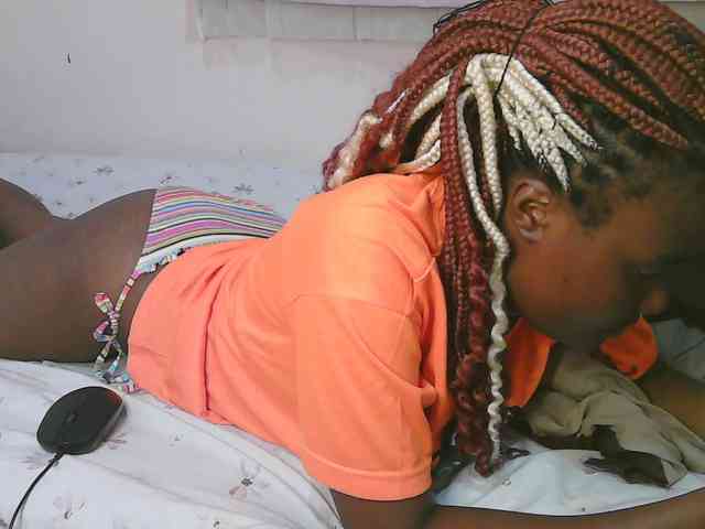 Cute-latasha webcam