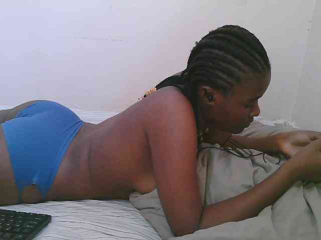 Cute-latasha webcam