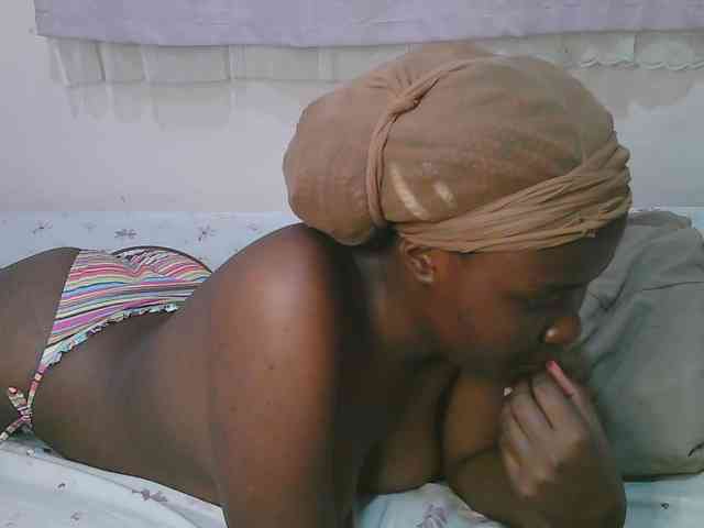 Cute-latasha webcam