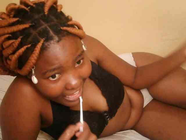 Cute-latasha webcam