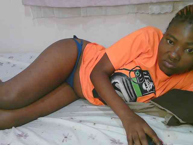 Cute-latasha webcam