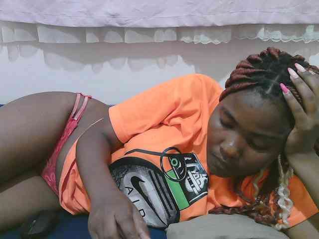 Cute-latasha webcam