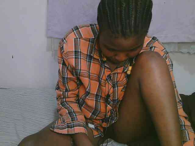 Cute-latasha webcam