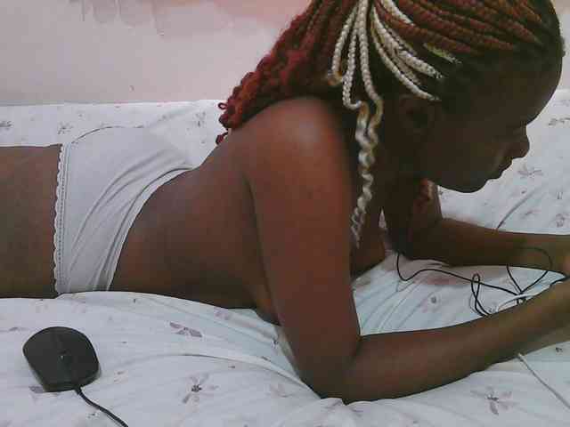 Cute-latasha webcam