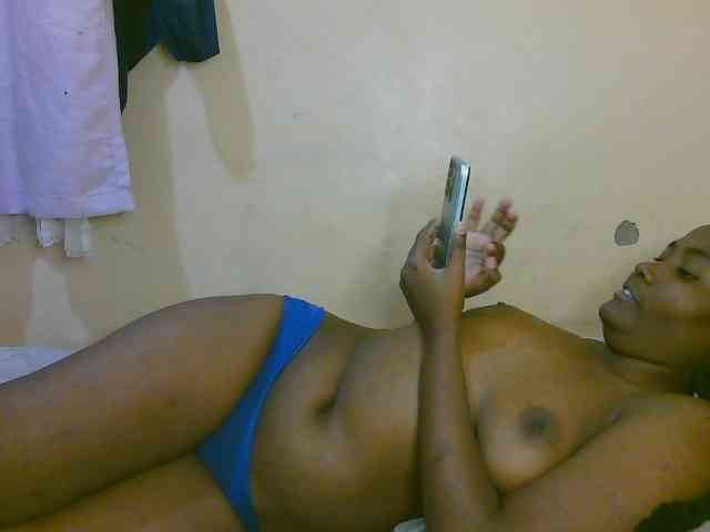 Cute-latasha webcam