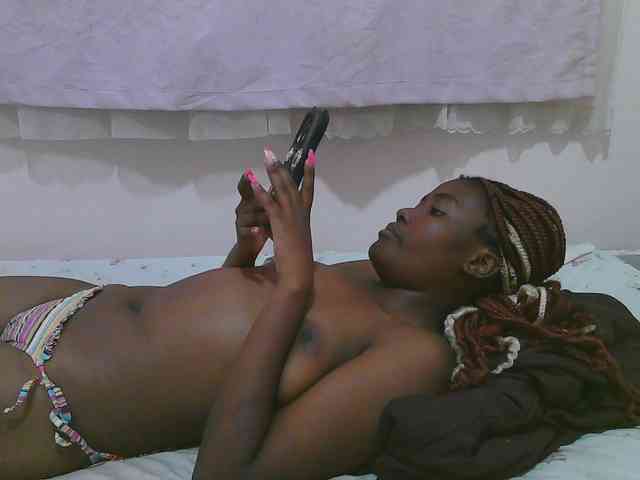 Cute-latasha webcam