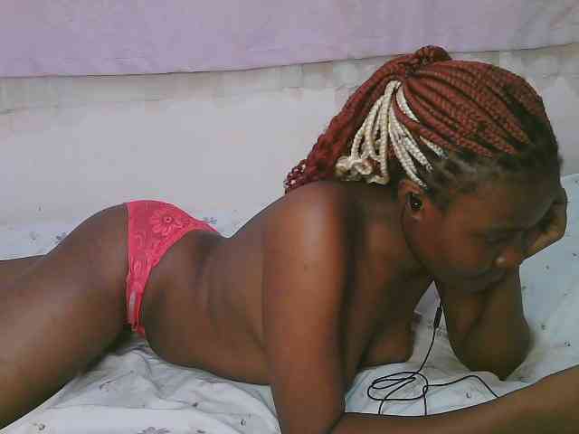 Cute-latasha webcam