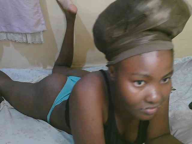 Cute-latasha webcam