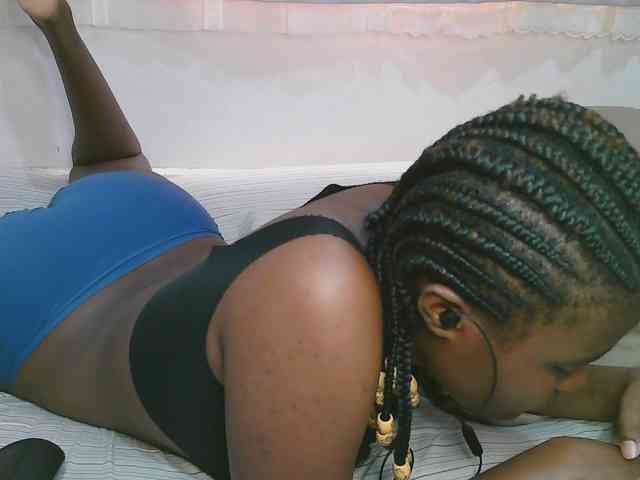 Cute-latasha webcam