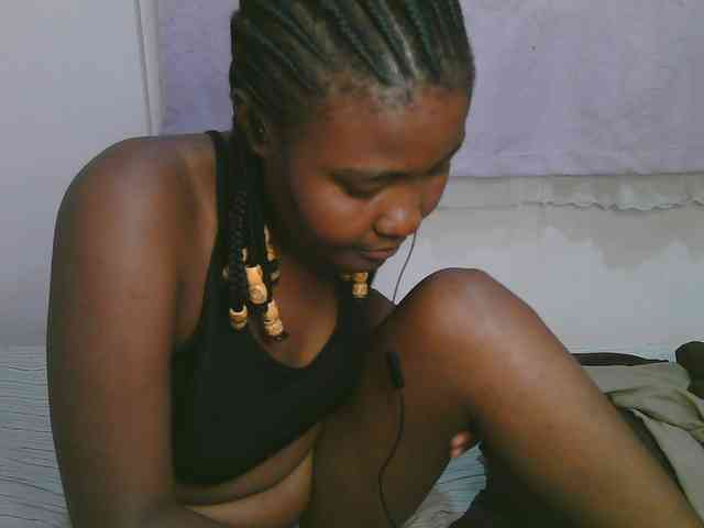 Cute-latasha webcam
