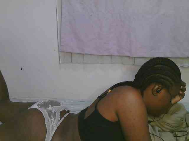 Cute-latasha webcam